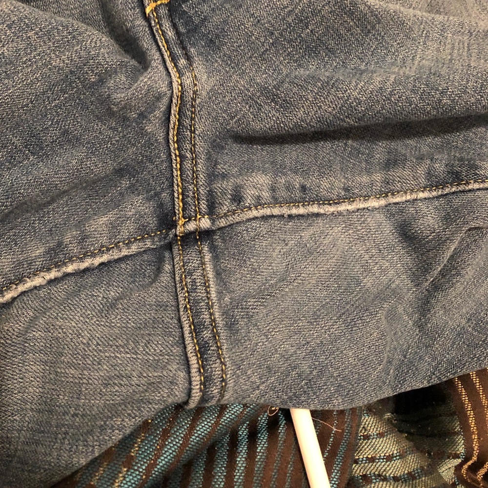 Levi’s with cherry patch 🍒 - Picture 4 of 5